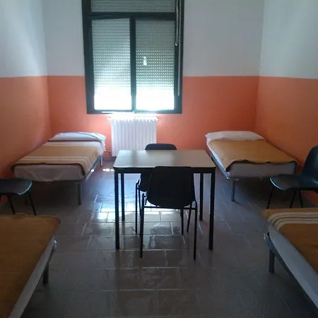 Ostello Due Torri San Sisto بيت شباب *