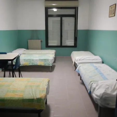 Otel Ostello Due Torri San Sisto Bolonya