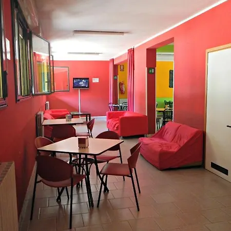 Ostello Due Torri San Sisto Otel Bolonya