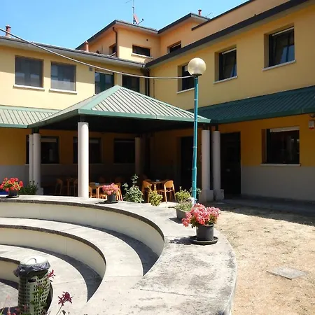 Otel Ostello Due Torri San Sisto Bolonya